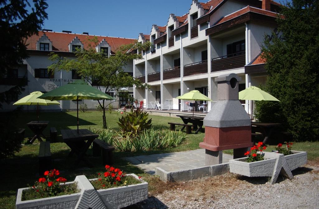 Siesta Club Hotel Harkány Exterior foto