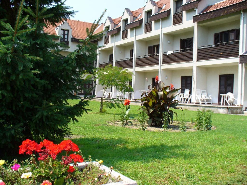 Siesta Club Hotel Harkány Exterior foto